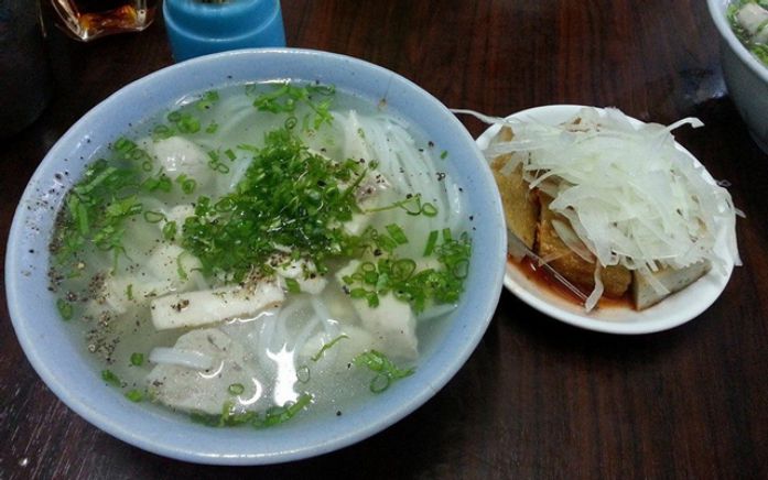 banh-canh-quan-hong