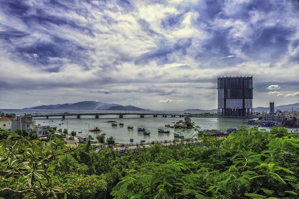 Quán cà phê đẹp Nha Trang khu phía bắc nhìn ra sông Cái và biển