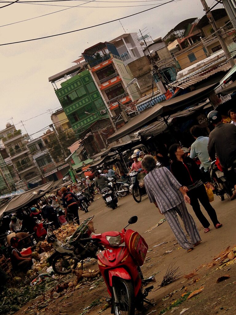 Khung cảnh mua bán nhộn nhịp ở một khu chợ Nha Trang