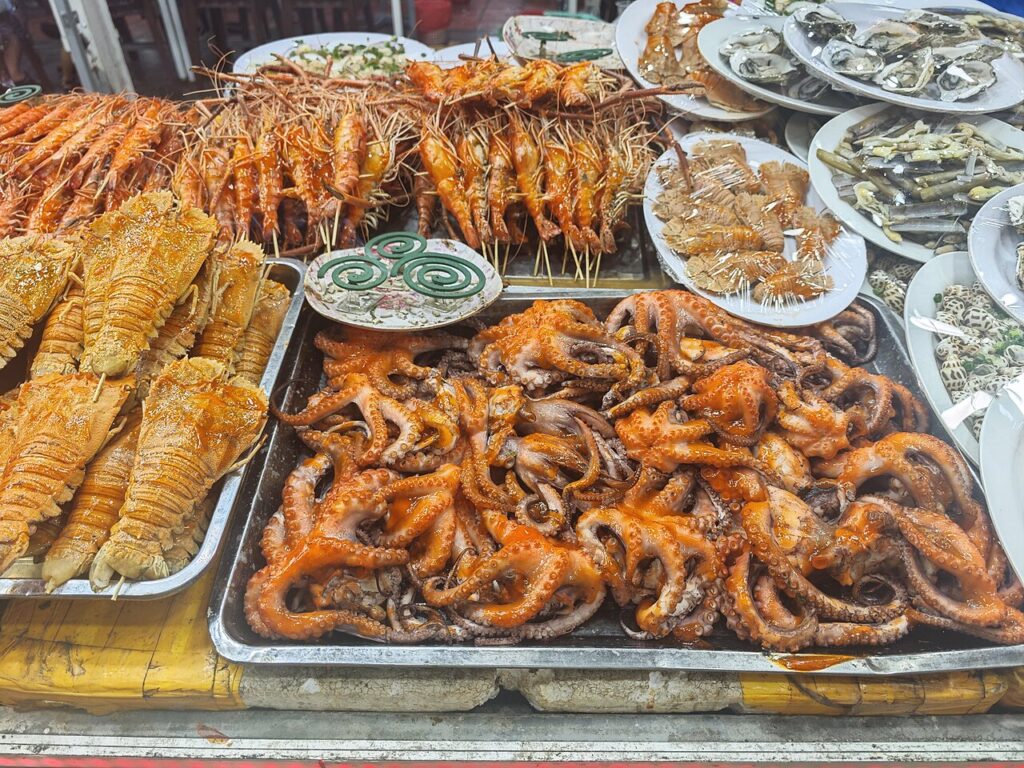 Hải sản nướng bày bán tại chợ đêm Nha Trang