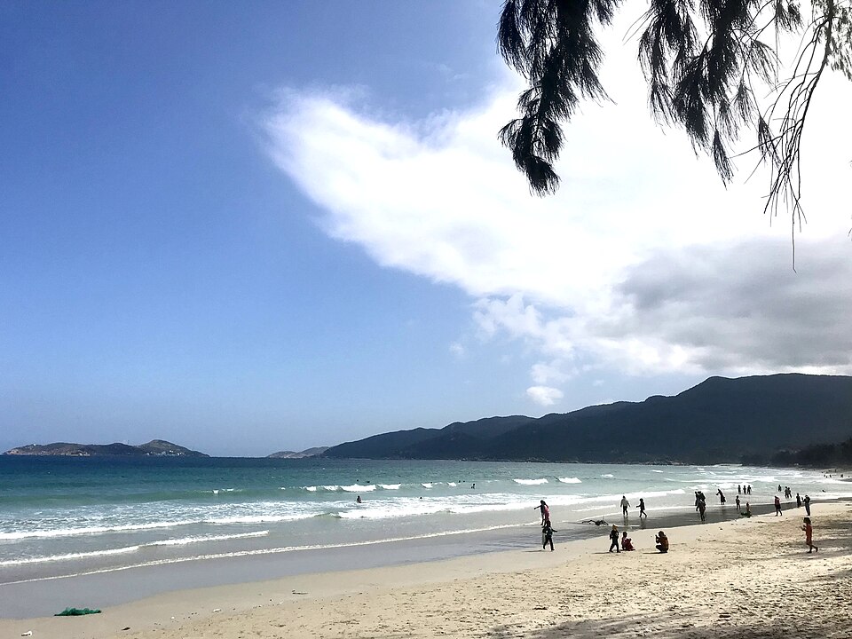 Biển Bình Tiên cát trắng gần Bãi Kinh Bình Hưng