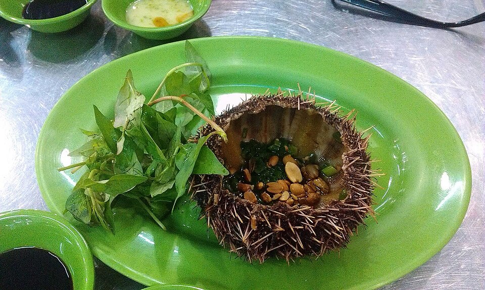 Nhum biển nướng mỡ hành đậu phộng, món ngon khi du lịch Bình Hưng