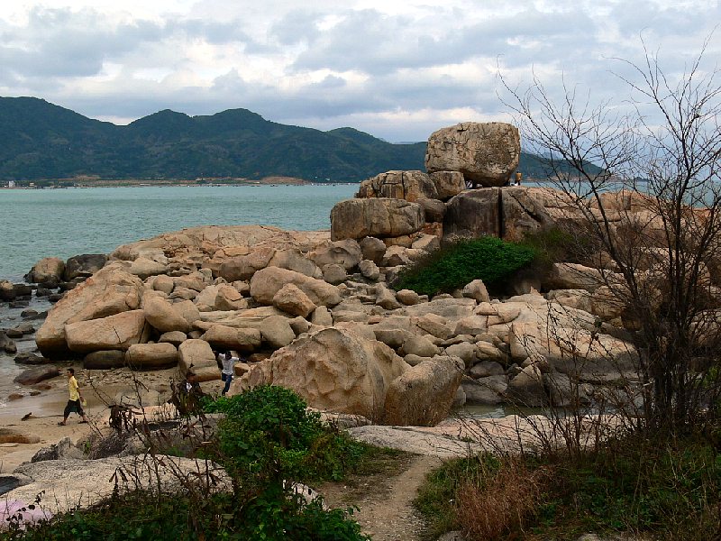 Bãi đá Hòn Chồng phía bắc Nha Trang, gần nhiều homestay yên tĩnh