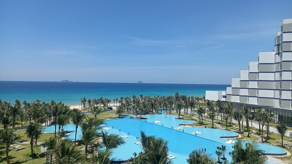 Khu nghỉ dưỡng ven Bãi Dài, lựa chọn khách sạn Cam Ranh nhìn ra biển