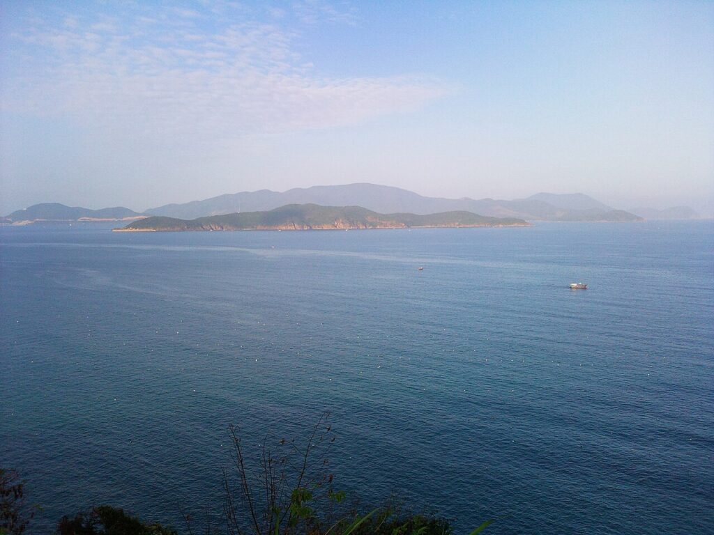 Biển xanh nhìn từ cung đường ven biển đi Cam Ranh
