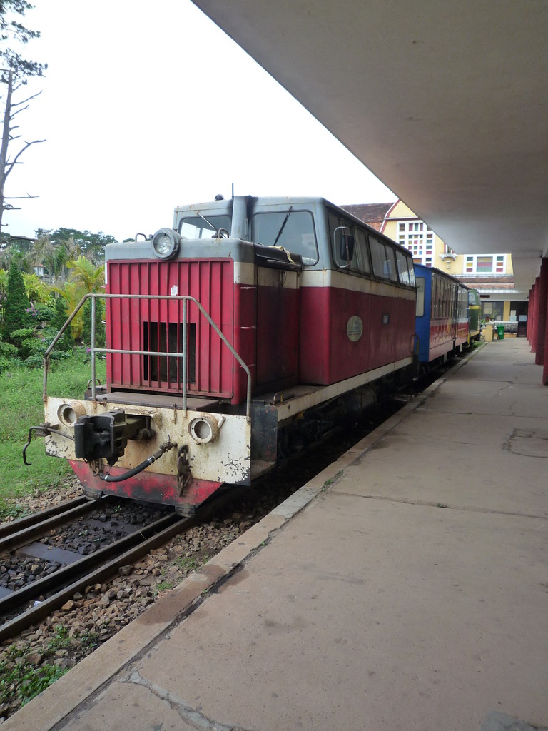 Đoàn tàu du lịch tại sân ga Đà Lạt