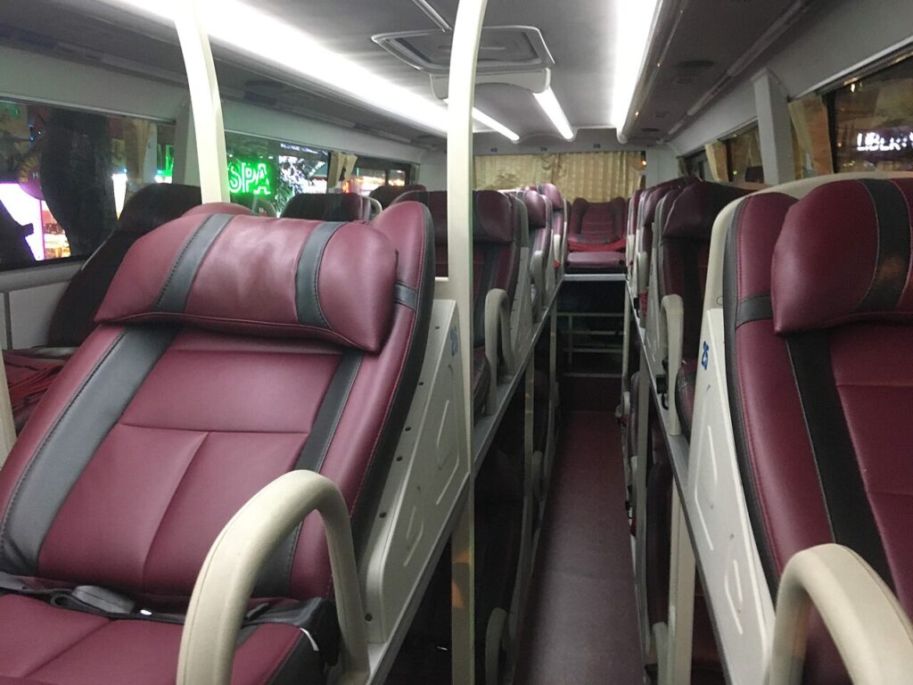 Bên trong xe giường nằm chạy tuyến Sài Gòn Nha Trang