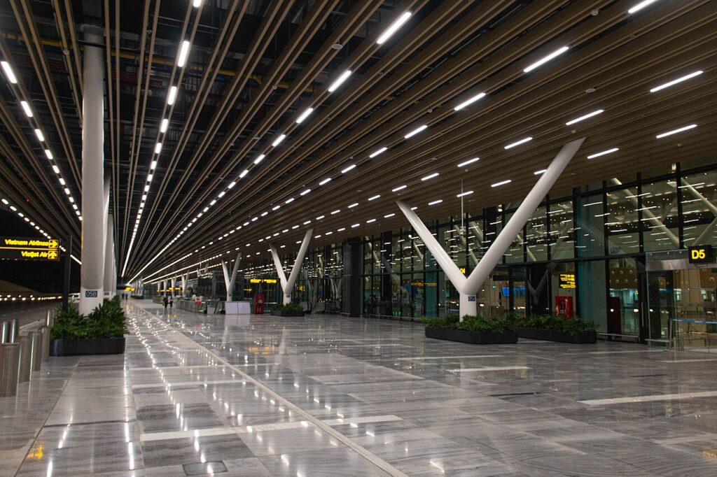 Sảnh nhà ga T3 sân bay Tân Sơn Nhất, nơi khởi hành chuyến bay Sài Gòn Nha Trang